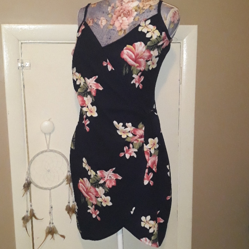 Almost Famous Wrap around  Dress XL